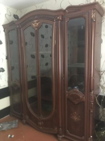 журнальный столик на колесиках: Распашной, 4 двери Прямой шкаф, Горка