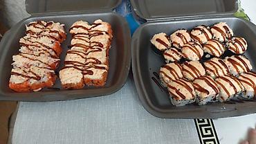 Готовые блюда, кулинария: Сеты роллов и суши - Классические и запечённые роллы: с лососем — 15