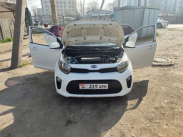 Другие автомобили: Компактный городской хэтчбек белого цвета. Пятидверная компоновка — 8