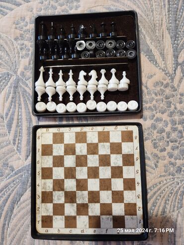 настольный ракетка: Шашки,шахматы дорожные(магнитные) СССР,полный комплект