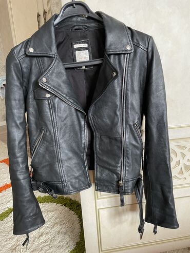 куртки мужские кожаные: Куртка S (EU 36), цвет - Черный