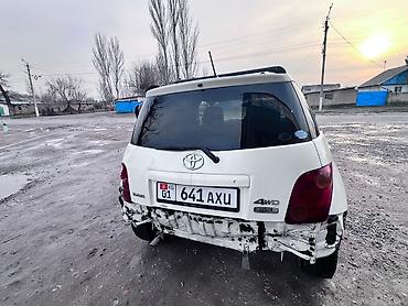 Другие автомобили: Компактный городской кроссовер (5 дверей, 5 мест), белый цвет. Кузов — 6