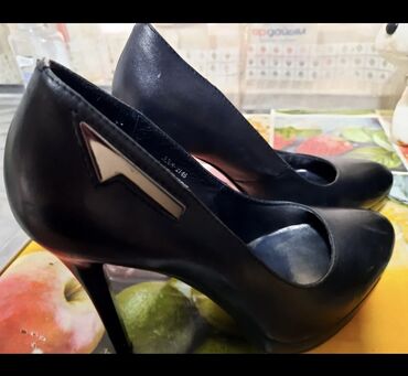 каблуки черные: Туфли Maria Moro, 37, цвет - Черный