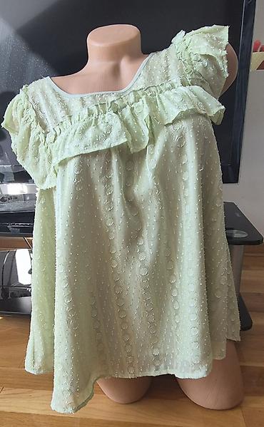 Bluze: Sedam bluzica sa neznatnim tragovima korišćenja. Zelena - M veličina — 1