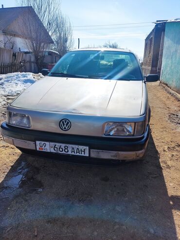 Volkswagen: Volkswagen Passat: 1988 г., 1.8 л, Механика, Бензин, Седан