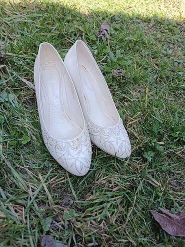 свадебные туфли louisa peeress: Туфли Louisa Peeress, 36, цвет - Белый