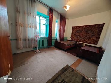 дом ноокат: Полдома, 33 м², 2 комнаты, Риэлтор, Старый ремонт