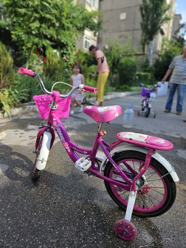 держатель для велосипеда: Продаю велосипед для девочек. б/у в отличном состоянии. цена вопроса 4