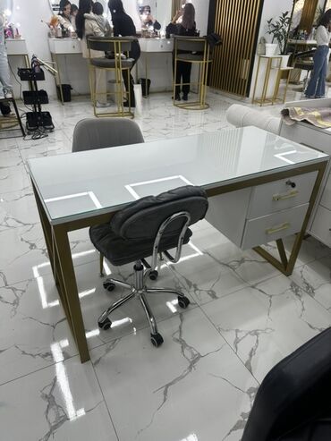 маникюрный столик: Маникюрный стол - Каркас: металлический, окраска под золото