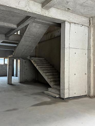 Продажа помещений свободного назначения: Продаётся просторное двухэтажное офисное помещение с собственным — 9