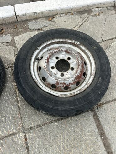 шины r14c: Продаётся колёса от Нивы, размер 175/80/16, цена 4000, колёса