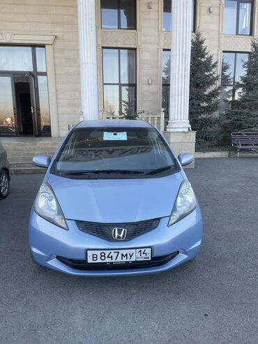 Honda: Honda Fit: 2008 г., 1.3 л, Вариатор, Бензин, Седан