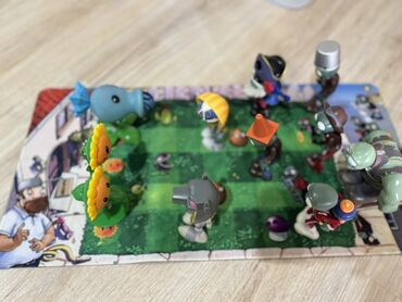 Игрушки: Игровой набор по мотивам Plants vs. Zombies 3 комплекта все фигурки — 15