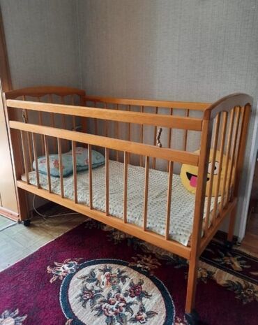 Другие товары для детей: Продаю двухуровневую кроватку, производство Россия. Матрасик прилагаю