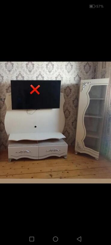 bez dəyişmək üçün stollu komod: Komod, TV stend