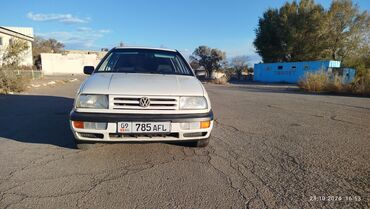 Volkswagen: Volkswagen Vento: 1993 г., 1.8 л, Механика, Бензин, Седан