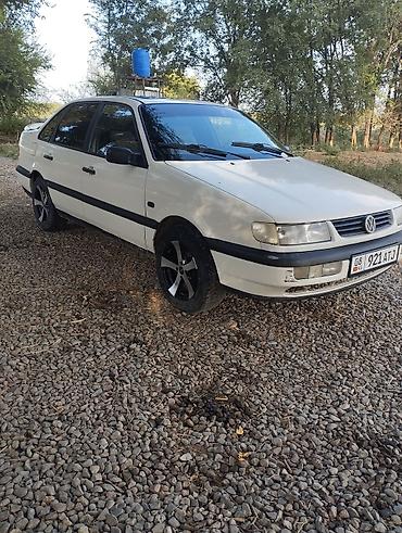 Транспорт: Volkswagen Passat: 1994 г., 1.8 л, Механика, Газ, Седан — 1