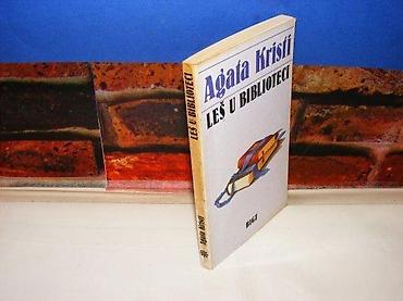 staro tocilo: Leš u biblioteci agata kristi 1991 mek povez džepna knjiga 17,5 cm — 1