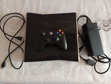 xbox 360 live: Продаю Xbox 360 состояние хорошее привезён из России игры хорошо тянут