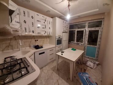 metbext eşyaları: Müxtəlif dizayn və rənglərdə təklif olunan müasir mətbəx şkafları. Bu