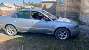шины размер 13: Серебристый седан Audi A4 .1996 год Автомобиль оснащен литыми дисками