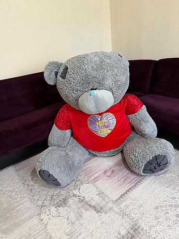 Yumşaq oyuncaqlar: Böyük ölçülü peluş ayı oyuncağı - Rəng: boz - Üzərində qırmızı — 1