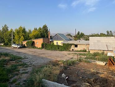 Продажа коттеджей и домов: Продается дом в городе Токмак * Комнаты: 5 спален большой зал — 11