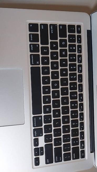 Ноутбуки Apple (MacBook): Ноутбук MacBook Air с тонким серебристым корпусом, идеально подходящий — 5