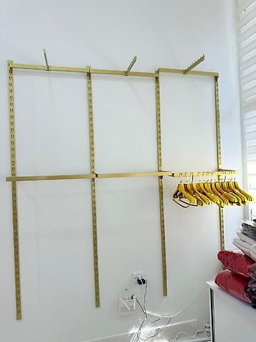 Оборудование для магазинов: Butik üçün vitrin və avadanlıq dəsti - Qızılı rəngli divar asqı — 4