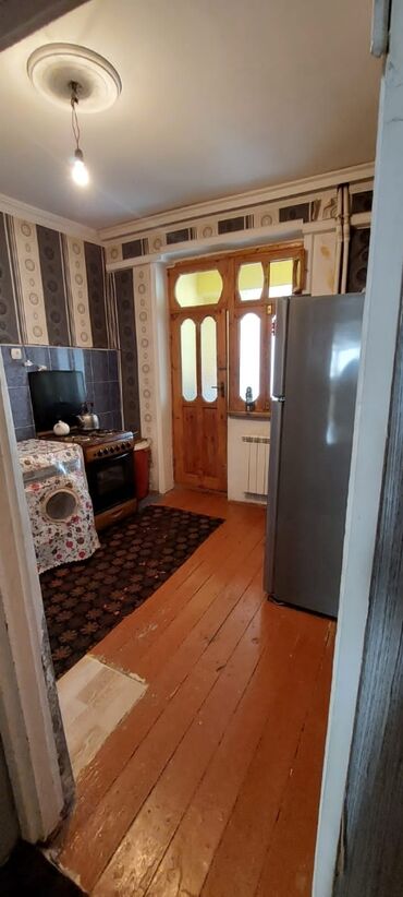 Köhnə tikili: 3otaqlı mənzil Satıram - Geniş işıqlı zal: pəncərəli, kristal — 8