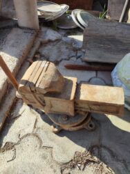 кухыный шкаф бу: Тиски продаю