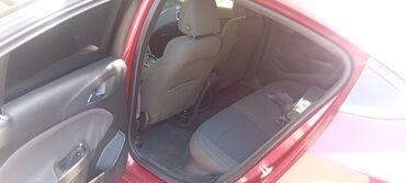 Chevrolet: Chevrolet Cruze sedan – qırmızı (metalik) rəngdə, 4 qapı, arxa “CRUZE” — 7