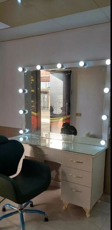 Sifarişlə manikür masaları: Gözəllik salonları və vizaj studiyaları üçün peşəkar vizaj/saç ustası — 8