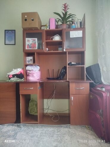 Компьютерные столы: Бу парта. цена 5000
