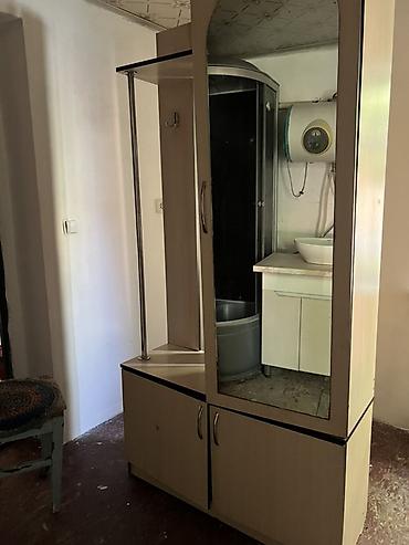 standing mirror: Угловая прихожая со шкафом и зеркалом - Конструкция: модульная — 1