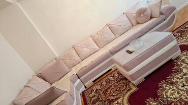 Uzunmüddətli kirayə mənzillər: Nizami Rayonu Qara Qarayev Metrosunun Yanında 3 otaq. Mərtəbə - 17/15 — 8