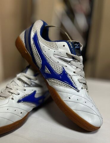 Кроссовки и спортивная обувь: В продаде кроссовки для зала. секонд хенд Сокулук. состояние нового — 13