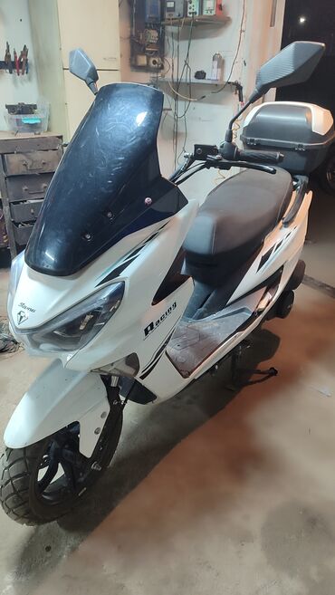 Скутеры: Макси скутер Yamaha, 150 куб. см, Бензин, Б/у