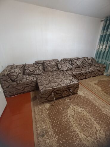 мебель диван: Бурчтук диван, түсү - Алтын, Колдонулган
