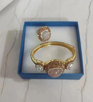 guemues qolbaq type 1: Qızılı rəngdə təbbi daş qolbaq və üzük viennois firması 30 manat — 2