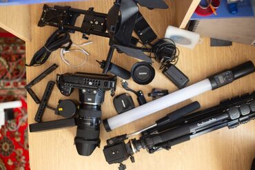 Videokameralar: - Blackmagic Pocket Cinema Camera 6K - Sigma 18-35mm, 1.8 f art lens — 1