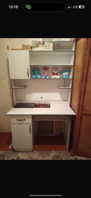 столы письменные компьютерные: Компьютерный стол, С полками