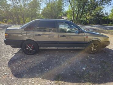 Volkswagen: Volkswagen Passat: 1992 г., 1.8 л, Механика, Бензин, Седан