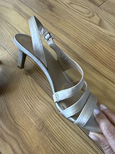 charles keith кошелек: Босоножкалар, 35.5, Колдонулган, түсү - Саргыч боз, Өзү алып кетүү — 2