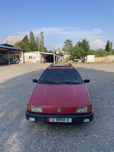 деловые авто: Volkswagen Passat: 1992 г., 1.8 л, Механика, Бензин, Универсал