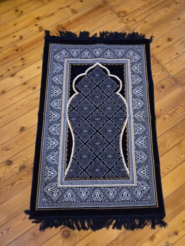 uzun hicab donlari: Qadın üçün namaz dəsti verilir 1 dəstdir. Dəstə daxildir. 1. Səccadə