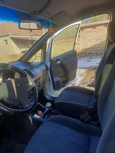 Opel: Opel Zafira A – sedmosed, bele boje, praktičan porodični MPV. Glavne — 10