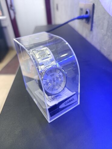 qizil kişi saati: Yeni, Qol saatı, Casio