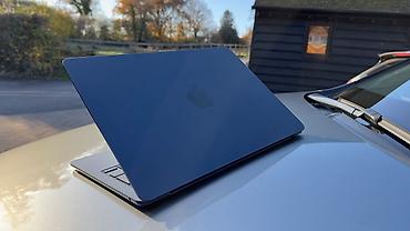 mac utu feni: Apple MacBook Air M2 (Space Dark Blue) Salam MAC 2 ildir alinib ama — 2