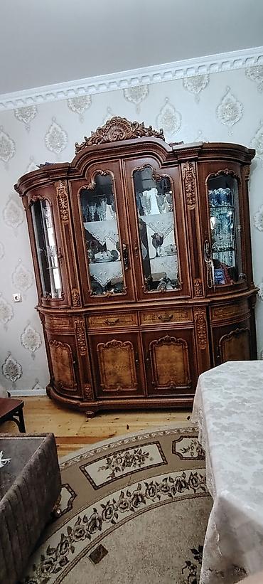 şarlotta bufer çeşka: Klassik üslubda vitrinli bufet - Material: təbii ağac (sərt ağac — 1